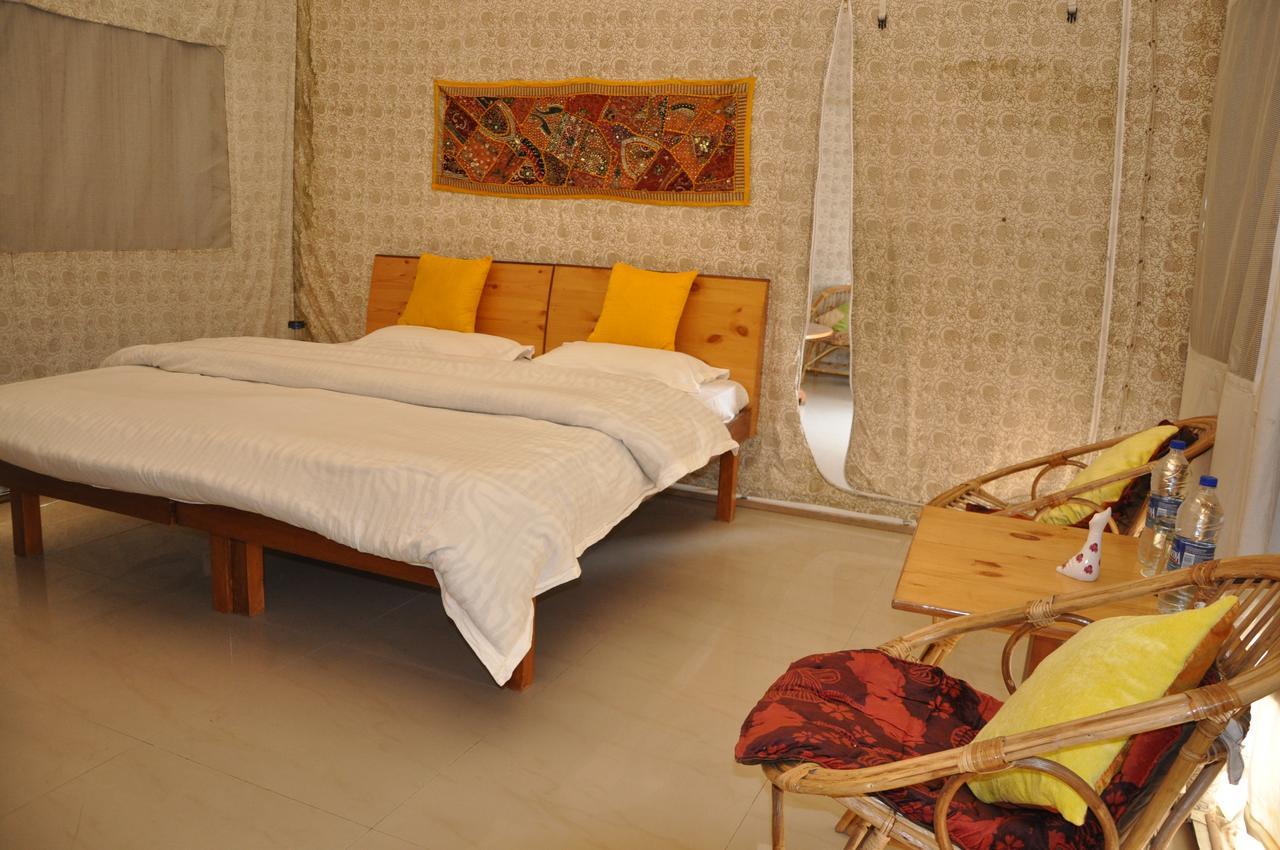 Tatva Bir Tents And Hotel Kangar Eksteriør billede