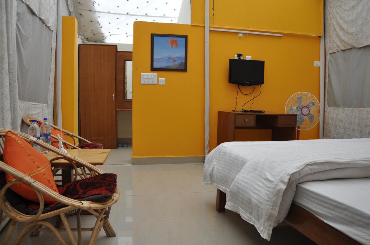 Tatva Bir Tents And Hotel Kangar Eksteriør billede