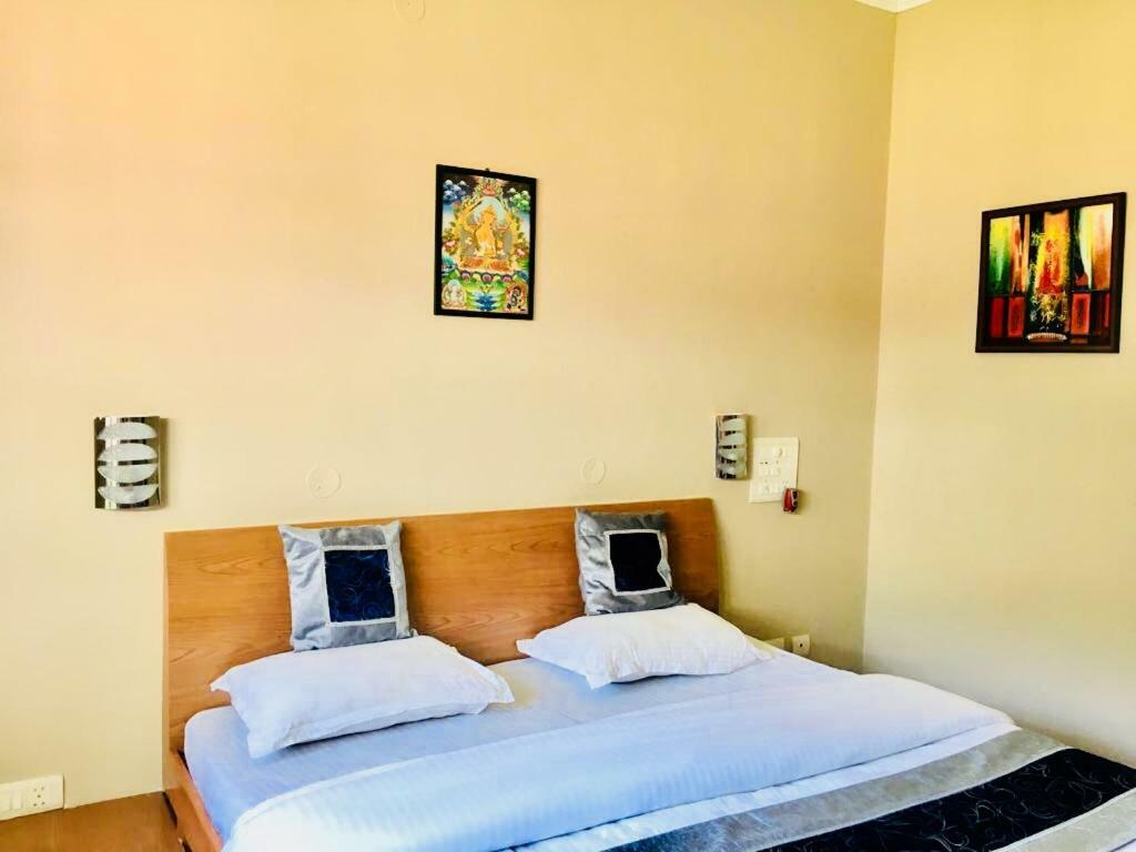 Tatva Bir Tents And Hotel Kangar Eksteriør billede